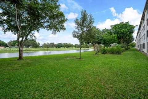 Copropriété à louer à Pembroke Pines, Floride: 1 chambre, 75.34 m2 № 2169587 - photo 19