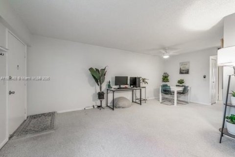 Copropriété à louer à Pembroke Pines, Floride: 1 chambre, 75.34 m2 № 2169587 - photo 6