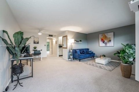 Copropriété à louer à Pembroke Pines, Floride: 1 chambre, 75.34 m2 № 2169587 - photo 8