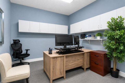 Commercial property in Tampa, Florida 335.84 sq.m. № 2212035 - photo 30