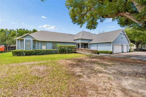 Commercial property in Tampa, Florida 335.84 sq.m. № 2212035 - photo 9