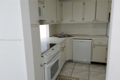 Condominio en alquiler en Hollywood, Florida, 1 dormitorio, 81.2 m2 № 1958954 - foto 14