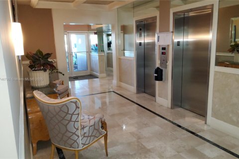 Condominio en alquiler en Hollywood, Florida, 1 dormitorio, 81.2 m2 № 1958954 - foto 27