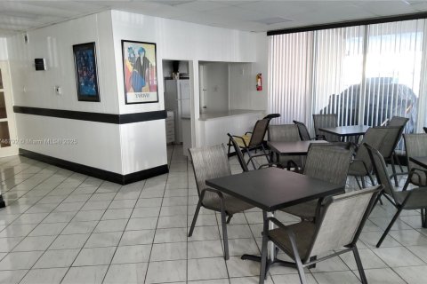 Condominio en alquiler en Hollywood, Florida, 1 dormitorio, 81.2 m2 № 1958954 - foto 21