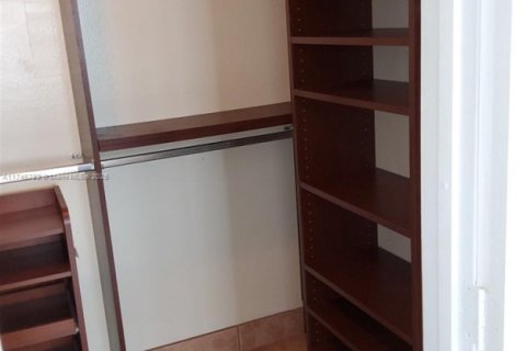 Condominio en alquiler en Hollywood, Florida, 1 dormitorio, 81.2 m2 № 1958954 - foto 11