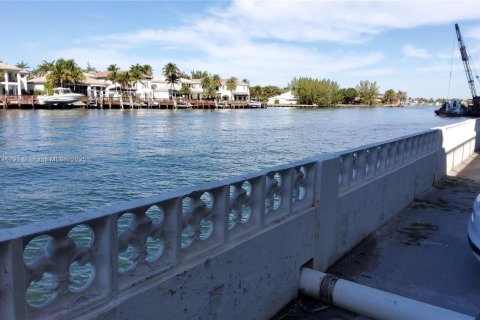 Condominio en alquiler en Hollywood, Florida, 1 dormitorio, 81.2 m2 № 1958954 - foto 23