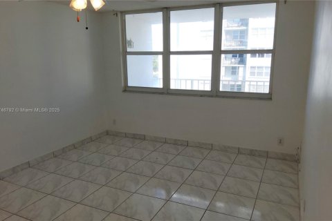 Condominio en alquiler en Hollywood, Florida, 1 dormitorio, 81.2 m2 № 1958954 - foto 7