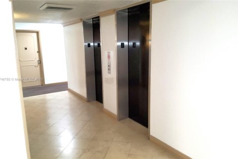 Condominio en alquiler en Hollywood, Florida, 1 dormitorio, 81.2 m2 № 1958954 - foto 19