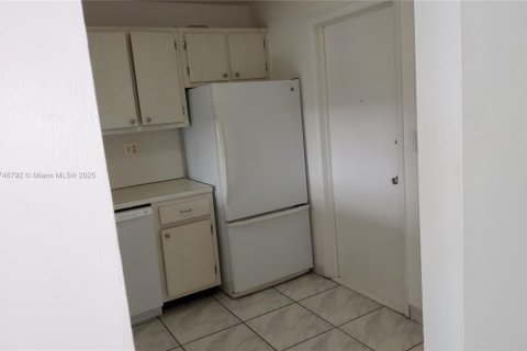 Condominio en alquiler en Hollywood, Florida, 1 dormitorio, 81.2 m2 № 1958954 - foto 15