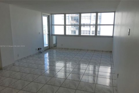 Condominio en alquiler en Hollywood, Florida, 1 dormitorio, 81.2 m2 № 1958954 - foto 4