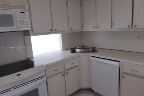 Condominio en alquiler en Hollywood, Florida, 1 dormitorio, 81.2 m2 № 1958954 - foto 16