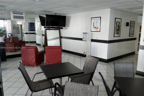 Condominio en alquiler en Hollywood, Florida, 1 dormitorio, 81.2 m2 № 1958954 - foto 22