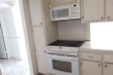 Condominio en alquiler en Hollywood, Florida, 1 dormitorio, 81.2 m2 № 1958954 - foto 17