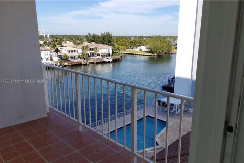 Condominio en alquiler en Hollywood, Florida, 1 dormitorio, 81.2 m2 № 1958954 - foto 2