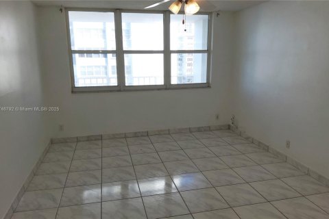 Condominio en alquiler en Hollywood, Florida, 1 dormitorio, 81.2 m2 № 1958954 - foto 6
