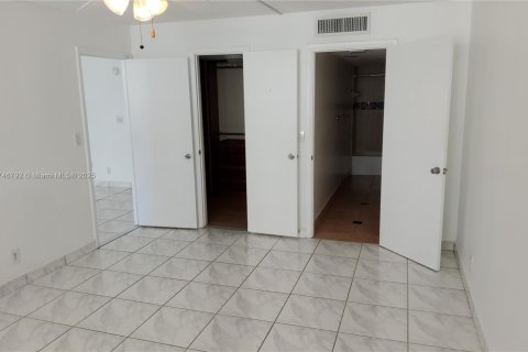 Condominio en alquiler en Hollywood, Florida, 1 dormitorio, 81.2 m2 № 1958954 - foto 9
