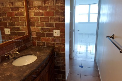 Condominio en alquiler en Hollywood, Florida, 1 dormitorio, 81.2 m2 № 1958954 - foto 13