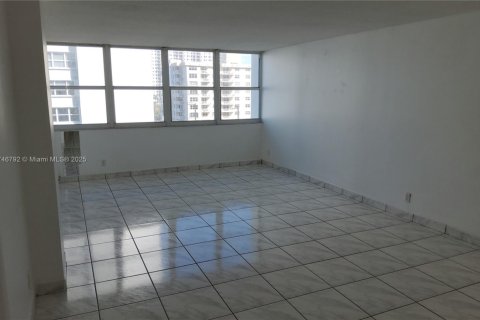 Condominio en alquiler en Hollywood, Florida, 1 dormitorio, 81.2 m2 № 1958954 - foto 8