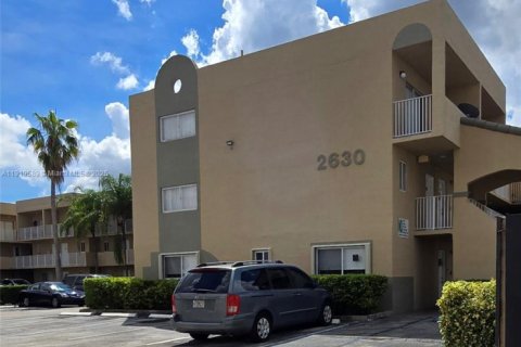 Condominio en venta en Hialeah, Florida, 2 dormitorios, 89.19 m2 № 1974893 - foto 4