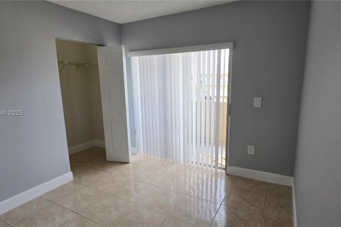 Condominio en venta en Hialeah, Florida, 2 dormitorios, 89.19 m2 № 1974893 - foto 14