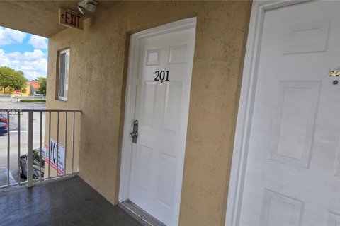 Condominio en venta en Hialeah, Florida, 2 dormitorios, 89.19 m2 № 1974893 - foto 8