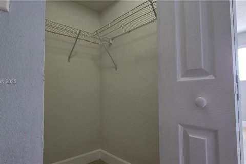 Condominio en venta en Hialeah, Florida, 2 dormitorios, 89.19 m2 № 1974893 - foto 16