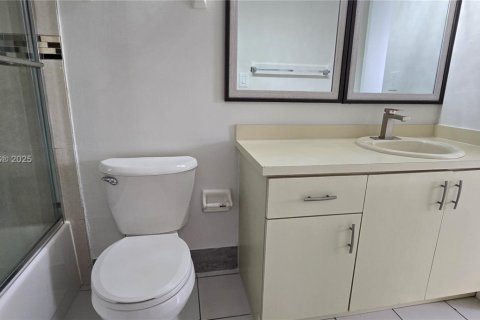Condominio en venta en Hialeah, Florida, 2 dormitorios, 89.19 m2 № 1974893 - foto 19