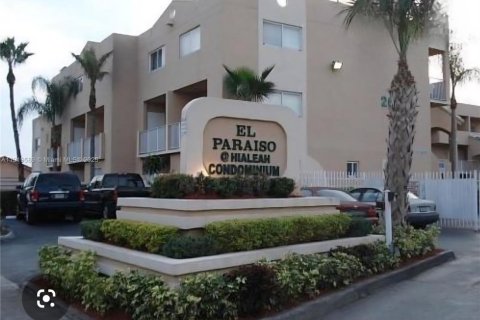 Condominio en venta en Hialeah, Florida, 2 dormitorios, 89.19 m2 № 1974893 - foto 3