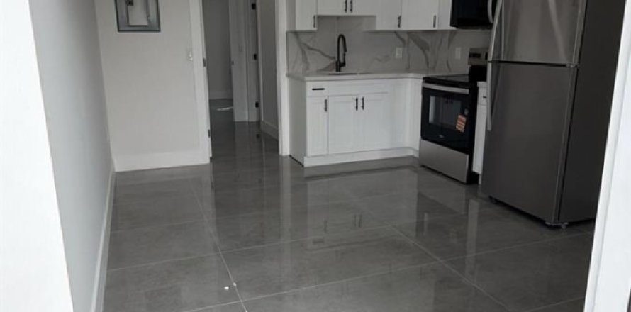 Apartment in Miami Beach, Florida 1 bedroom, 812.52 sq.m. № 2153707
