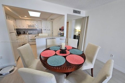 Condominio en venta en Aventura, Florida, 1 dormitorio, 93.37 m2 № 1936885 - foto 4