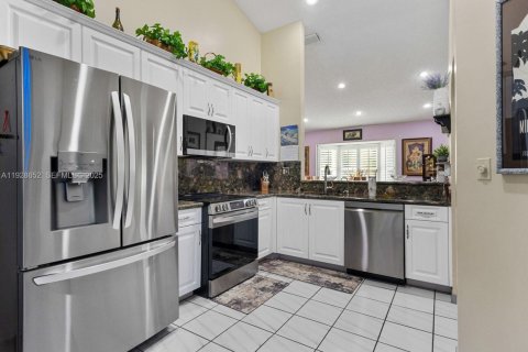 House in Cooper City, Florida 3 bedrooms, 148.18 sq.m. № 1987091 - photo 18