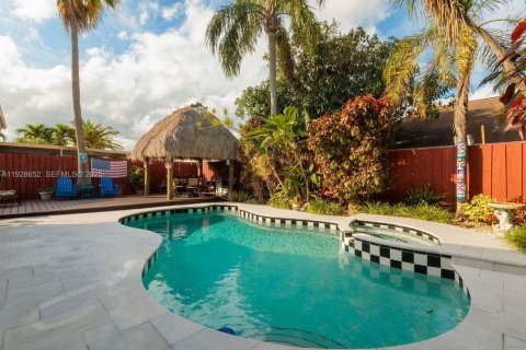 House in Cooper City, Florida 3 bedrooms, 148.18 sq.m. № 1987091 - photo 2