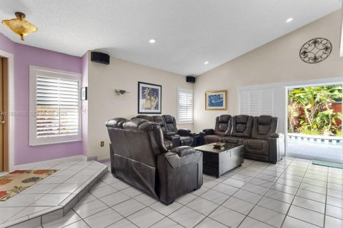 House in Cooper City, Florida 3 bedrooms, 148.18 sq.m. № 1987091 - photo 16