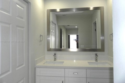 Снять в аренду виллу или дом в Майами, Флорида 3 спальни, 129.69м2, № 2050804 - фото 13