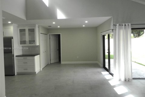 Снять в аренду виллу или дом в Майами, Флорида 3 спальни, 129.69м2, № 2050804 - фото 12