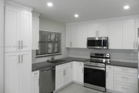 Снять в аренду виллу или дом в Майами, Флорида 3 спальни, 129.69м2, № 2050804 - фото 10