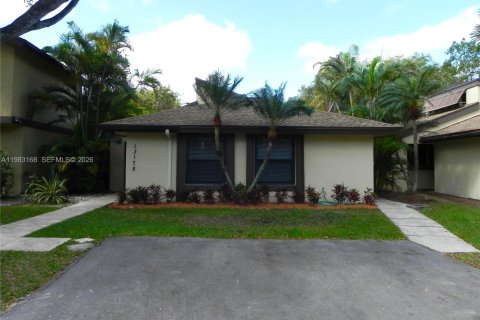 Снять в аренду виллу или дом в Майами, Флорида 3 спальни, 129.69м2, № 2050804 - фото 2