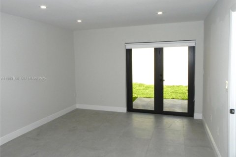 Снять в аренду виллу или дом в Майами, Флорида 3 спальни, 129.69м2, № 2050804 - фото 15