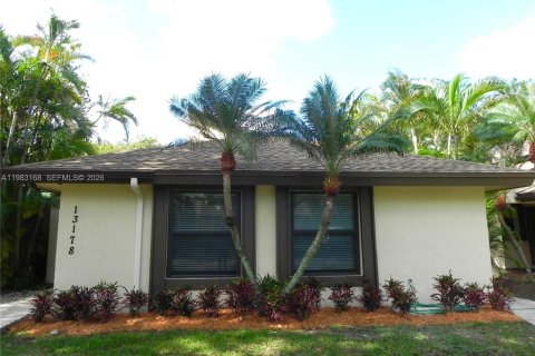 Снять в аренду виллу или дом в Майами, Флорида 3 спальни, 129.69м2, № 2050804 - фото 3