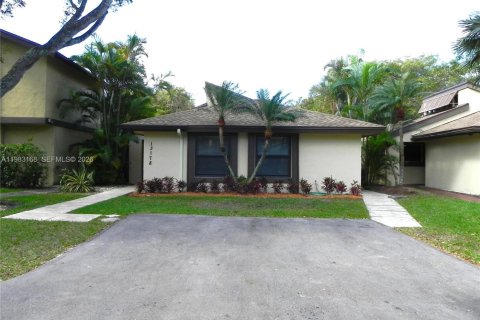 Дом в Майами, Флорида 3 спальни, 129.69м2 № 2050804