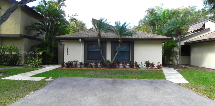 Дом в Майами, Флорида 3 спальни, 129.69м2 № 2050804