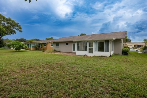 House in Palm Harbor, Florida 2 bedrooms, 116.59 sq.m. № 1918138 - photo 15
