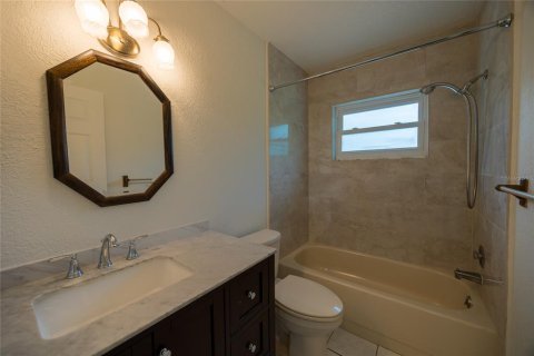 House in Palm Harbor, Florida 2 bedrooms, 116.59 sq.m. № 1918138 - photo 10