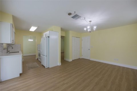 House in Palm Harbor, Florida 2 bedrooms, 116.59 sq.m. № 1918138 - photo 13