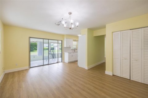 House in Palm Harbor, Florida 2 bedrooms, 116.59 sq.m. № 1918138 - photo 4