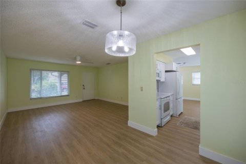 House in Palm Harbor, Florida 2 bedrooms, 116.59 sq.m. № 1918138 - photo 8