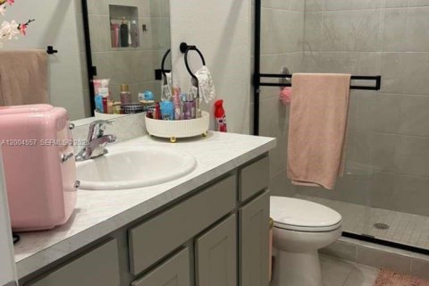 Townhouse in Florida City, Florida 3 bedrooms, 128.21 sq.m. № 2068895 - photo 28