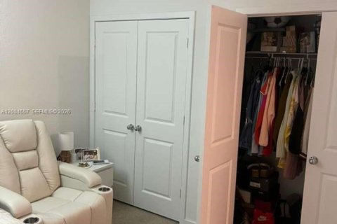 Townhouse in Florida City, Florida 3 bedrooms, 128.21 sq.m. № 2068895 - photo 27