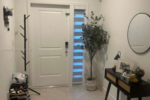 Townhouse in Florida City, Florida 3 bedrooms, 128.21 sq.m. № 2068895 - photo 5