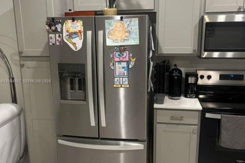 Townhouse in Florida City, Florida 3 bedrooms, 128.21 sq.m. № 2068895 - photo 7